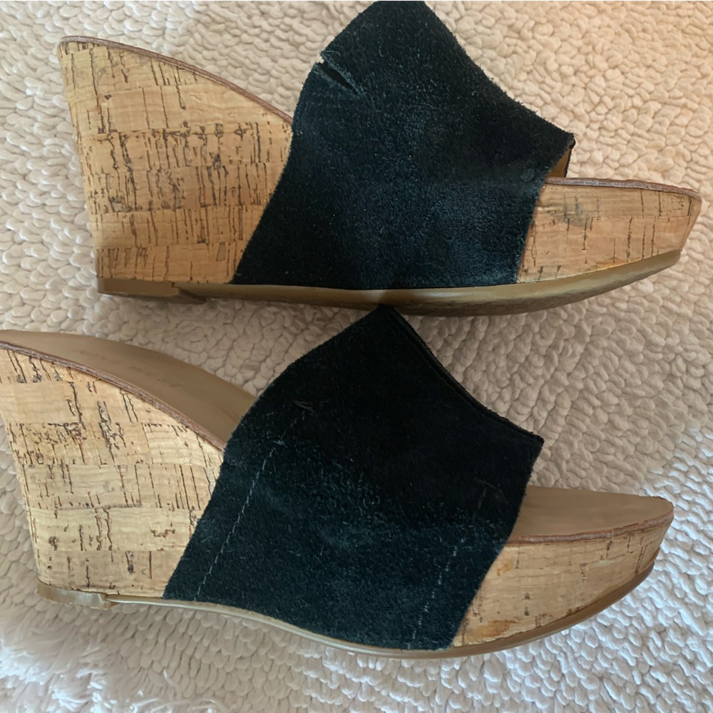 Nine West suede cork platform slip on sandals size 5 1/2, fit my size 6 foot
